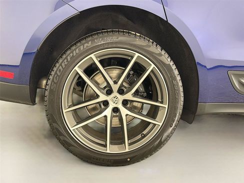 Certified 2026 Porsche Macan AWD/4WD image 13