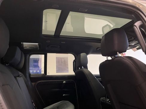 Used 2025 Land Rover Defender 110 S image 23