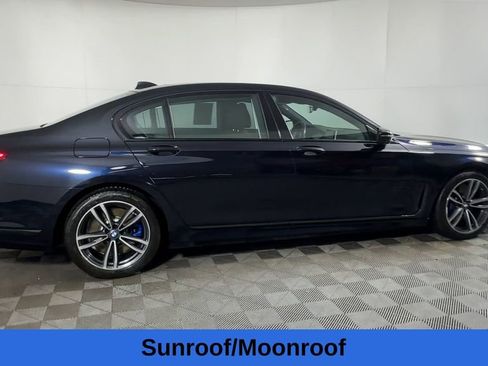 Used 2022 BMW 740i xDrive w/ Luxury Rear Seating Package AWD/4WD image 3