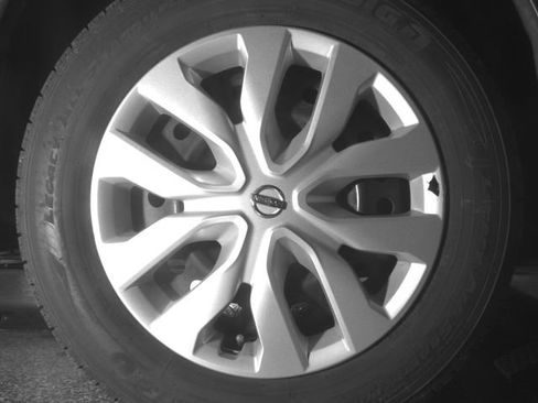 Used 2018 Nissan Rogue S AWD/4WD image 10