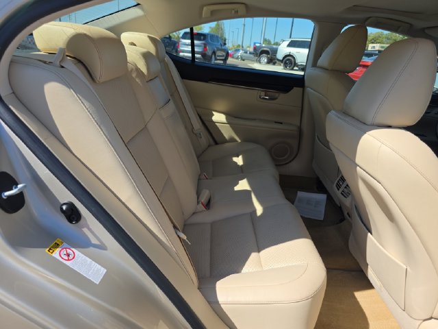 Used 2015 Lexus ES 350 w/ Luxury Package FWD image 14