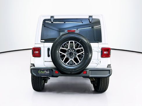 Used 2025 Jeep Wrangler Sahara image 7