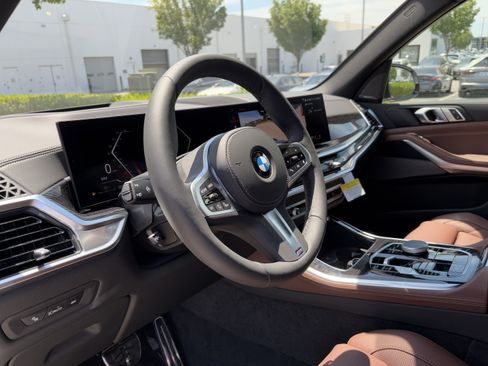 New 2026 BMW X5 xDrive40i w/ M Sport Package AWD/4WD image 16