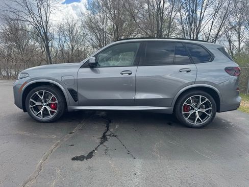 New 2026 BMW X5 xDrive50e image 2