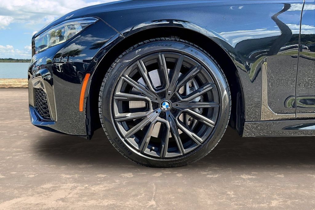 Used 2021 BMW 750i xDrive w/ Executive Package AWD/4WD image 34