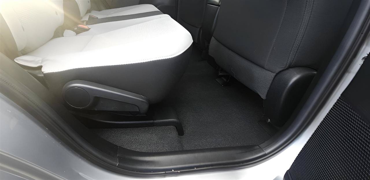Used 2018 Toyota RAV4 XLE AWD/4WD image 29