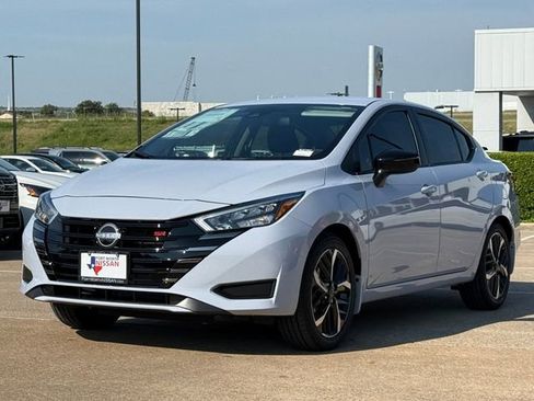 New 2025 Nissan Versa SR w/ Trunk Package image 4