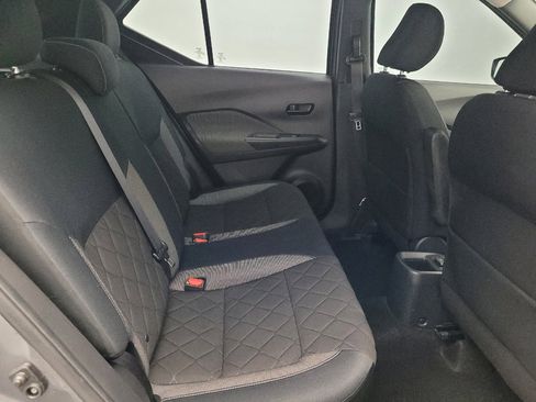 Used 2018 Nissan Kicks S image 19