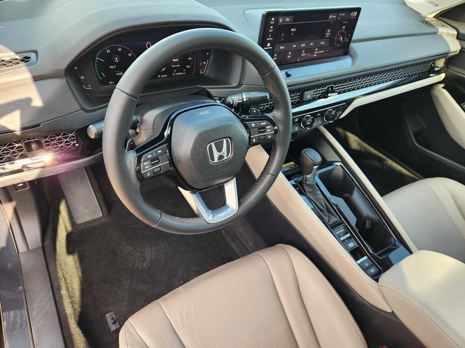 Used 2024 Honda Accord Touring image 2