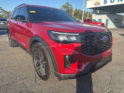 Used 2025 Ford Explorer ST-Line w/ Premium Package image 3