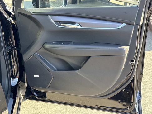 Used 2025 Cadillac XT6 Luxury image 10