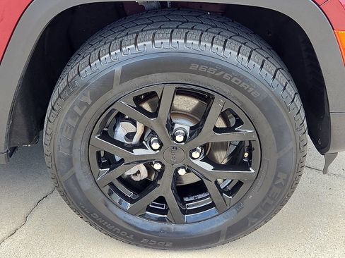 Used 2024 Jeep Grand Cherokee Altitude AWD/4WD image 7