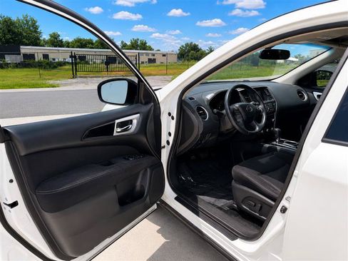Used 2015 Nissan Pathfinder SV FWD image 12