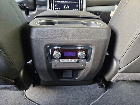 New 2026 GMC Yukon Elevation image 25