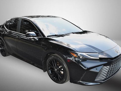 Used 2026 Toyota Camry XLE w/ Premium Plus Package AWD/4WD image 9