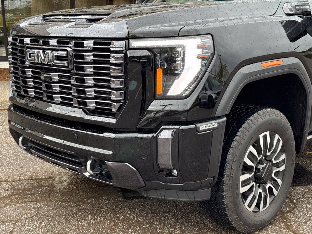Used 2024 GMC Sierra 2500 Denali Ultimate w/ Max Trailering Package AWD/4WD image 7
