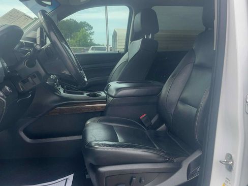 Used 2020 Chevrolet Suburban LT RWD image 30