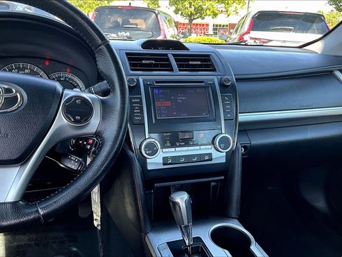 Used 2013 Toyota Camry SE FWD image 6