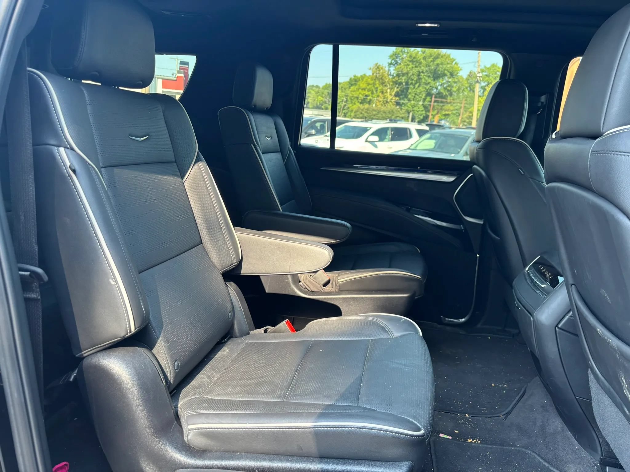 Used 2025 Cadillac Escalade ESV Sport AWD/4WD image 19