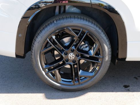 New 2026 Volkswagen Tiguan SE R-Line image 5