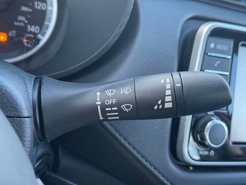 Used 2025 Nissan Versa S w/ Trunk Package image 22