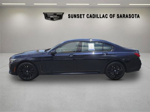 Used 2022 BMW 750i xDrive w/ Luxury Rear Seating Package AWD/4WD image 7