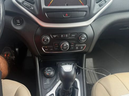 Used 2015 Jeep Cherokee Limited w/ Luxury Group AWD/4WD image 16