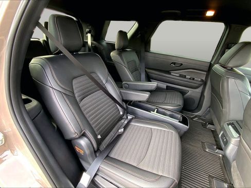 Used 2025 Nissan Pathfinder Rock Creek AWD/4WD image 19