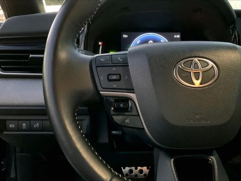 Used 2025 Toyota Camry SE FWD image 21