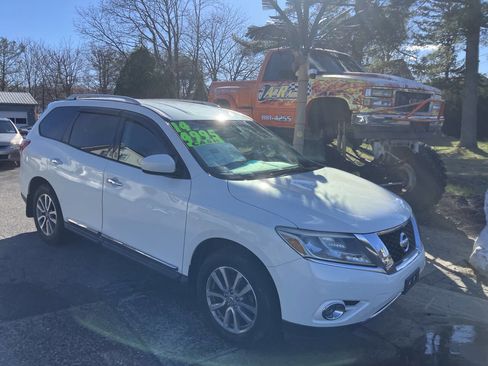 Used 2014 Nissan Pathfinder SL w/ Trailer Tow Package image 4