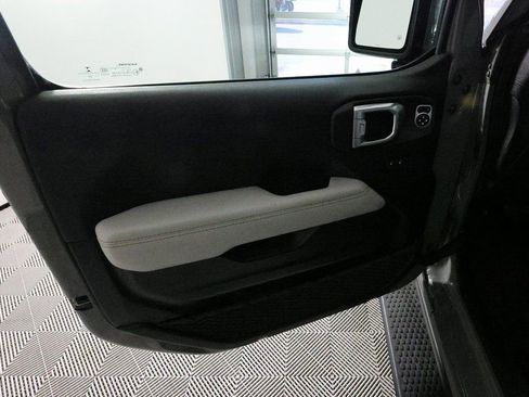 Used 2022 Jeep Wrangler Unlimited Sahara image 14