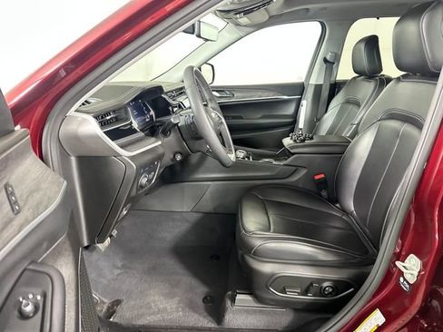 Used 2023 Jeep Grand Cherokee 4WD 4xe w/ Luxury Tech Group II image 11