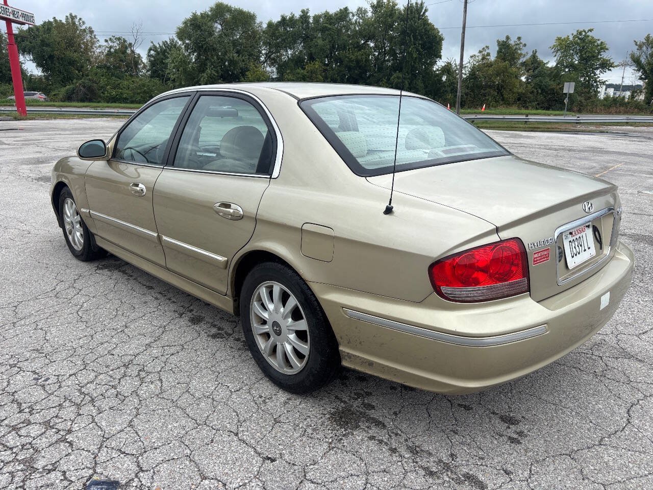 Used 2004 Hyundai Sonata GLS FWD image 9