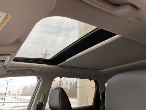 Used 2023 Nissan Rogue SV w/ SV Premium Package image 12