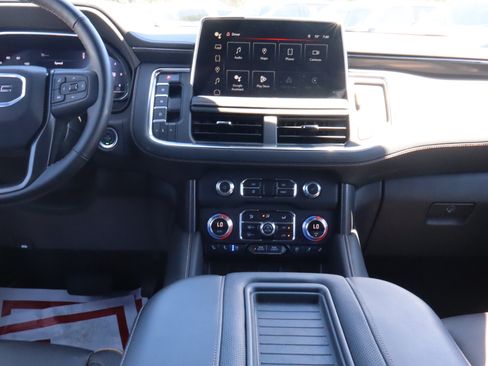 Used 2024 GMC Yukon AT4 AWD/4WD image 12