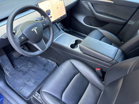 Used 2022 Tesla Model Y Long Range AWD/4WD image 10