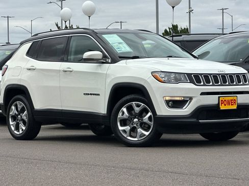 Used 2017 Jeep Compass Limited AWD/4WD image 2
