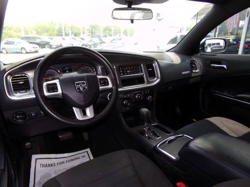 Used 2014 Dodge Charger SE RWD image 17