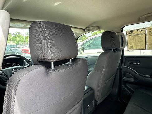 Used 2022 Nissan Frontier SV w/ Technology Package image 28