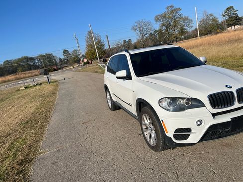 Used 2011 BMW X5 xDrive35i image 2