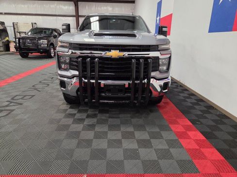 Used 2024 Chevrolet Silverado 2500 LT AWD/4WD image 16