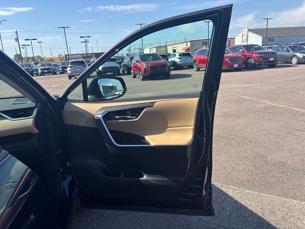 Used 2022 Toyota RAV4 XLE Premium FWD image 32