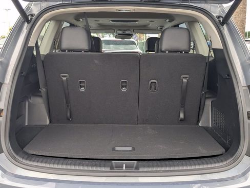 Used 2024 Kia Telluride EX w/ EX Captain's Chair Package FWD image 14
