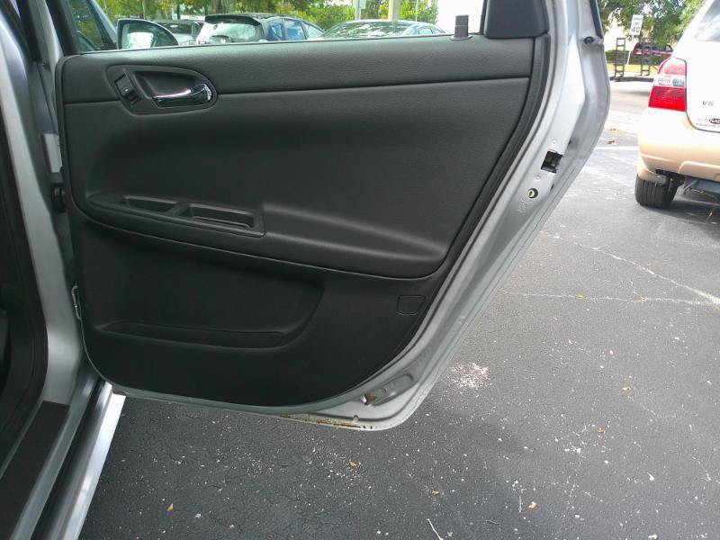 Used 2011 Chevrolet Impala LTZ FWD image 23
