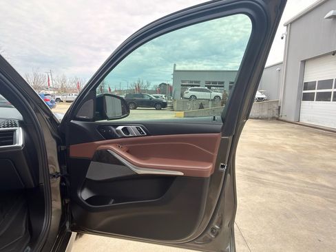 Used 2026 BMW X5 sDrive40i w/ M Sport Package image 16