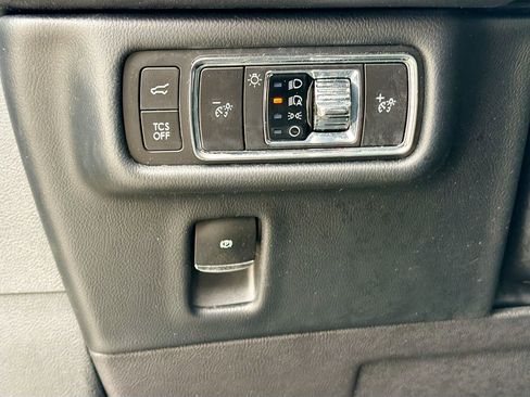 Used 2023 Lincoln Nautilus AWD w/ Premium Package image 15