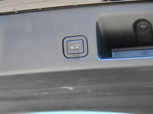 Used 2025 Chevrolet Equinox EV LT FWD image 48