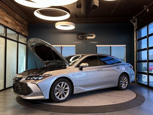 Used 2019 Toyota Avalon XLE w/ Moonroof Package image 23