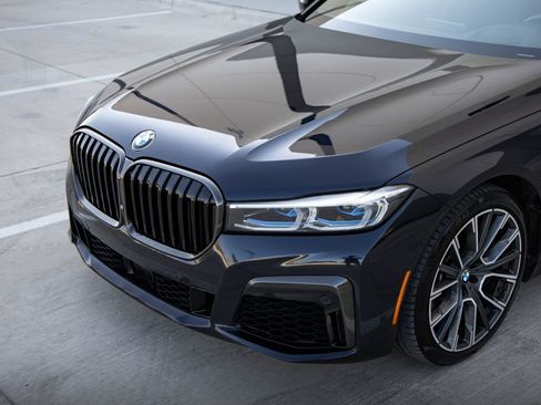 Used 2020 BMW 740i xDrive w/ M Sport Package AWD/4WD image 5