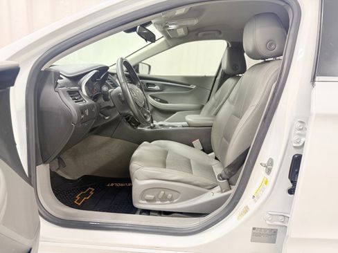 Used 2018 Chevrolet Impala LT FWD image 14